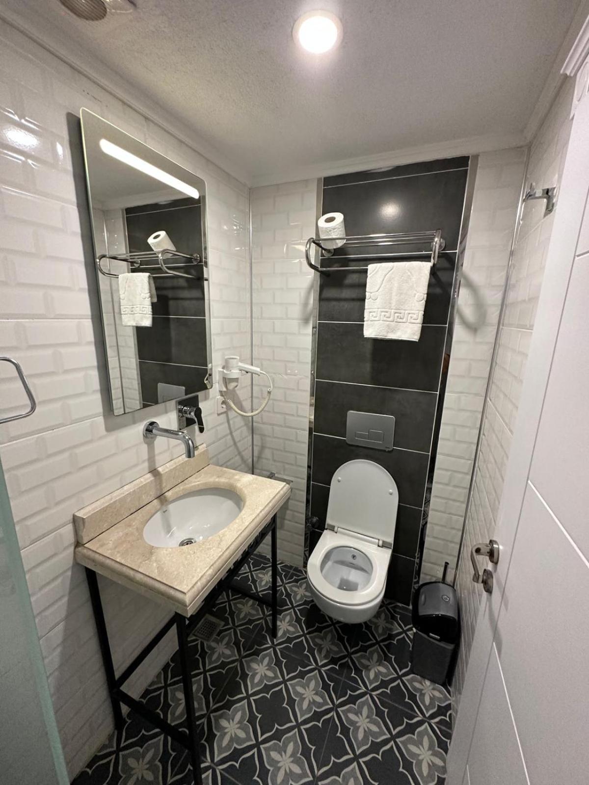 Good Night Hotel Istanbul Bagian luar foto