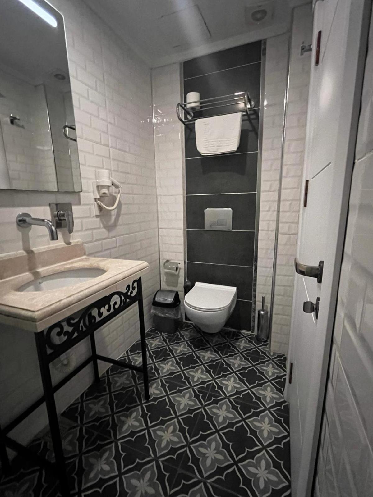 Good Night Hotel Istanbul Bagian luar foto