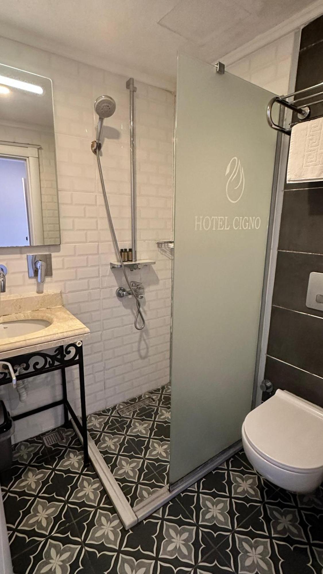 Good Night Hotel Istanbul Bagian luar foto