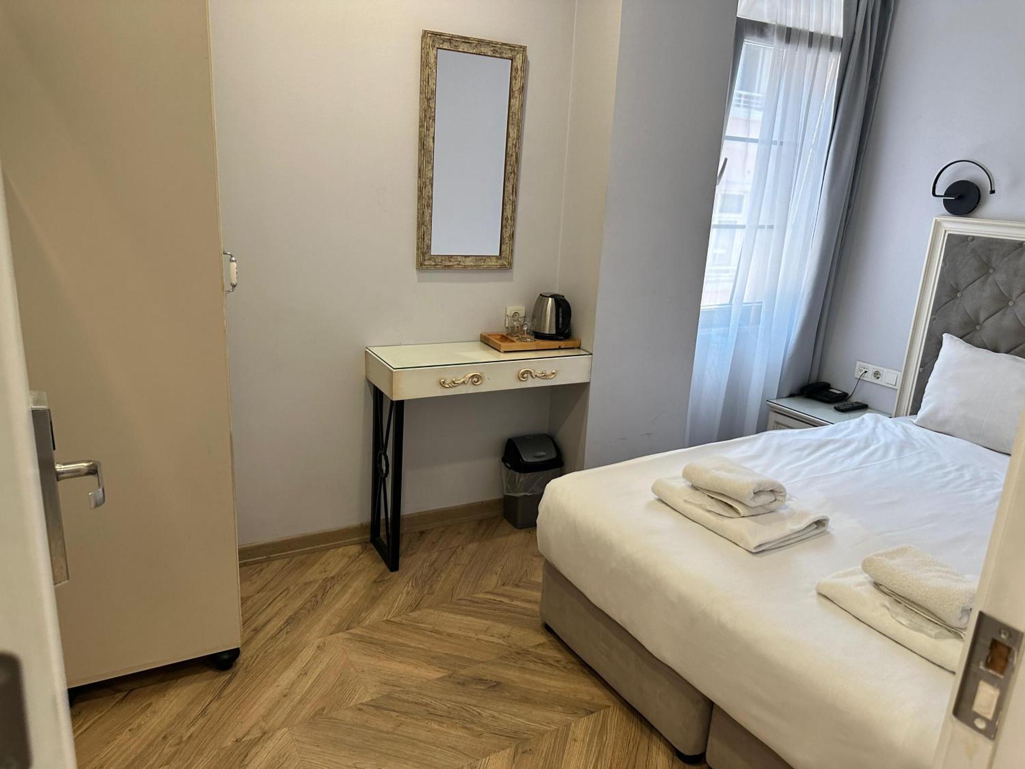 Good Night Hotel Istanbul Bagian luar foto
